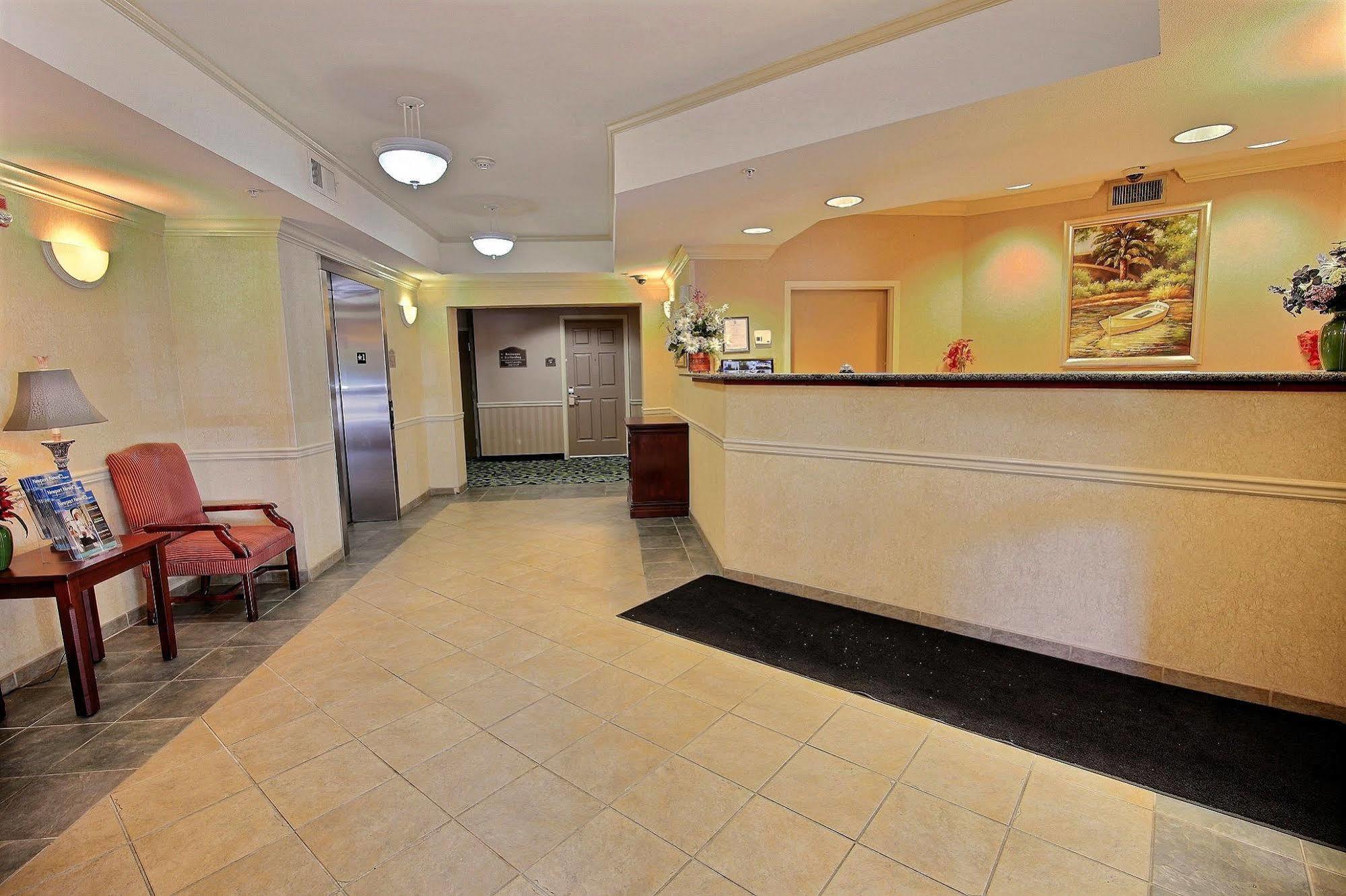 Intown Suites Extended Stay Newport News Va - I-64 Екстер'єр фото