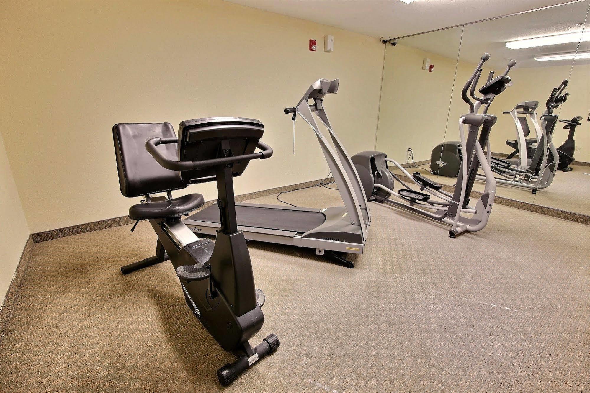 Intown Suites Extended Stay Newport News Va - I-64 Екстер'єр фото