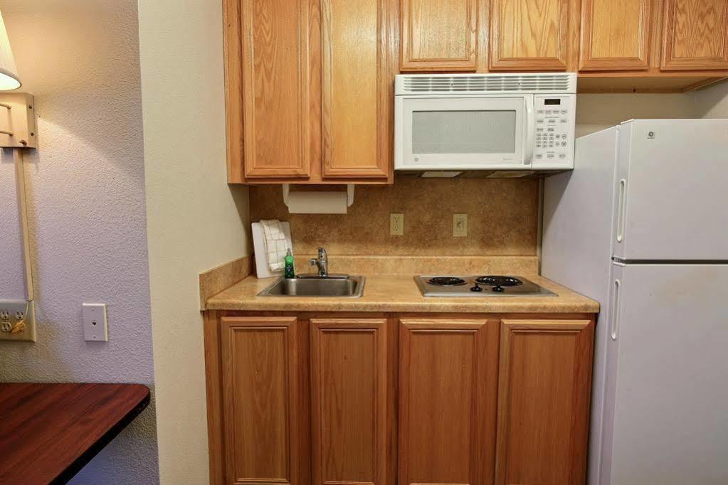 Intown Suites Extended Stay Newport News Va - I-64 Екстер'єр фото